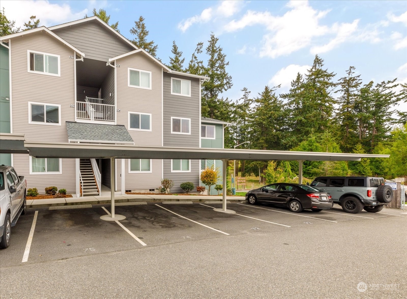 Property Photo:  1621 SW Mulberry Place D203  WA 98277 