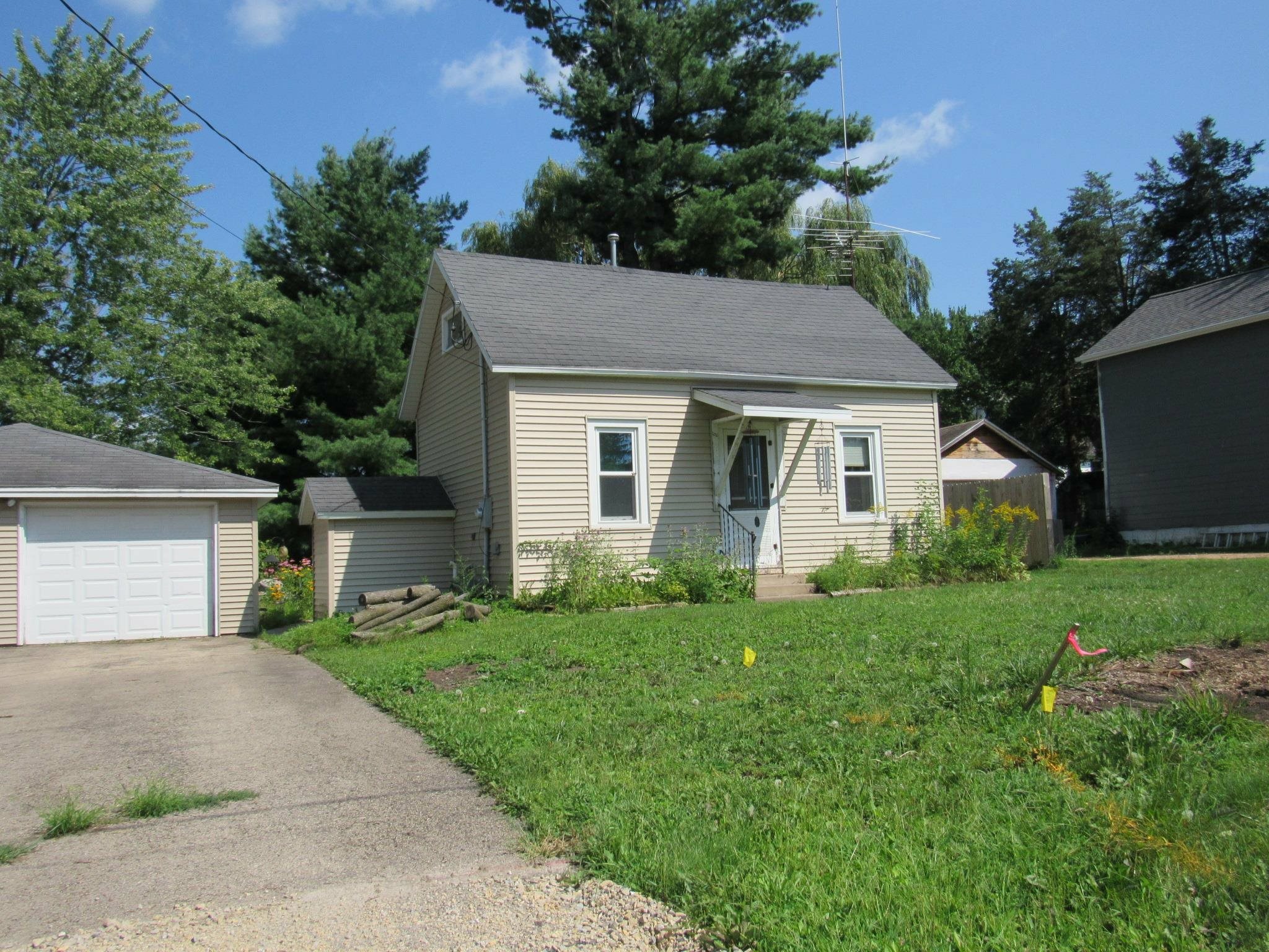 Property Photo:  506 Factory Street  WI 54949 