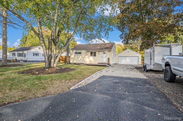 441 Clayburn Boulevard  Waterford Twp MI 48327 photo