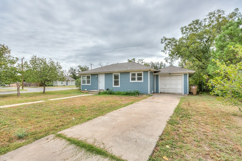 Property Photo:  2301 W Concho Ave  TX 76901 