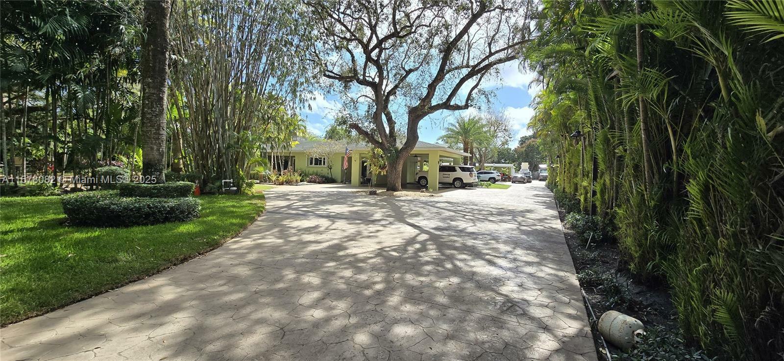 Property Photo:  9234 SW 112th St  FL 33176 