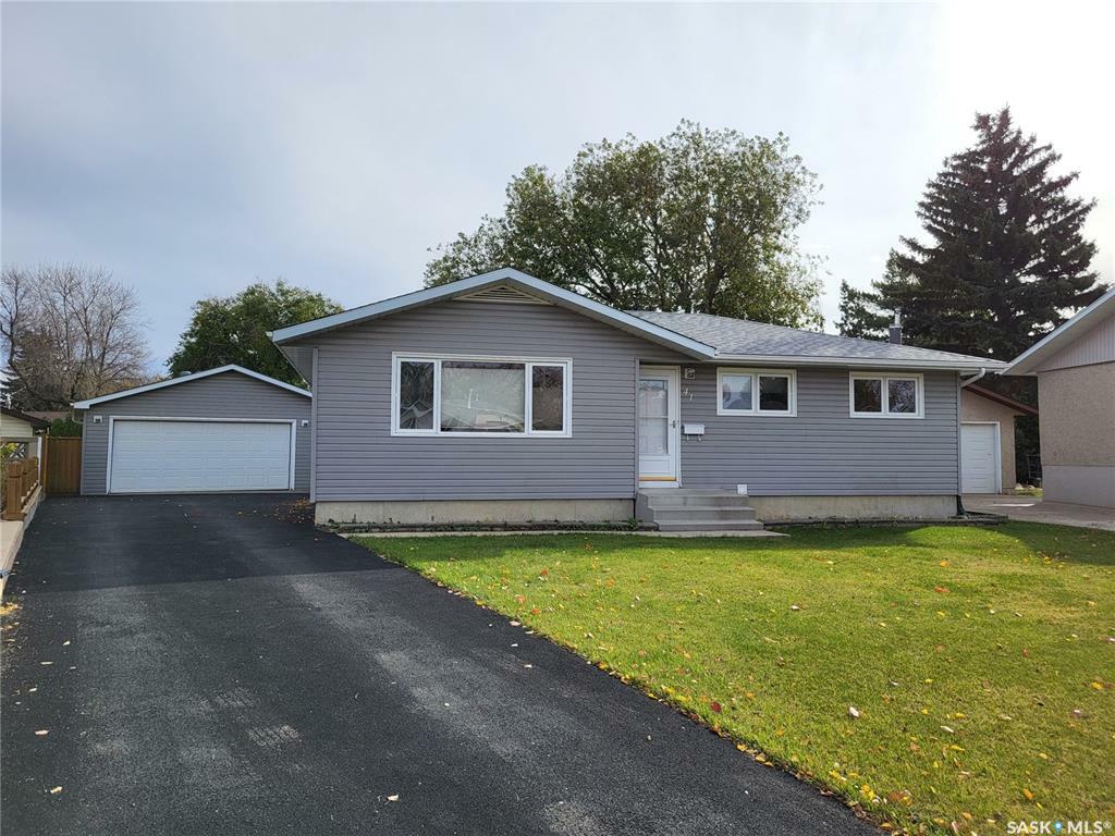 Property Photo:  41 Klaehn Crescent  SK S7L 4G4 