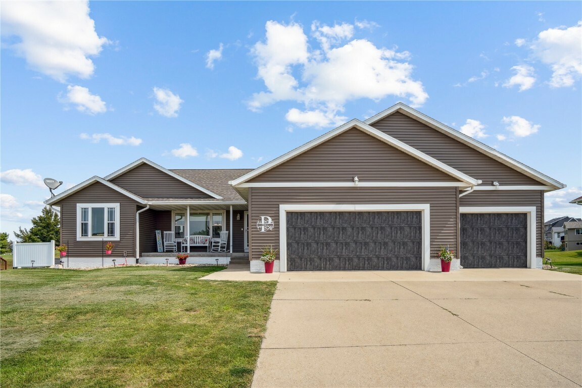 Property Photo:  211 Wildcat Trail SW  IA 52332 