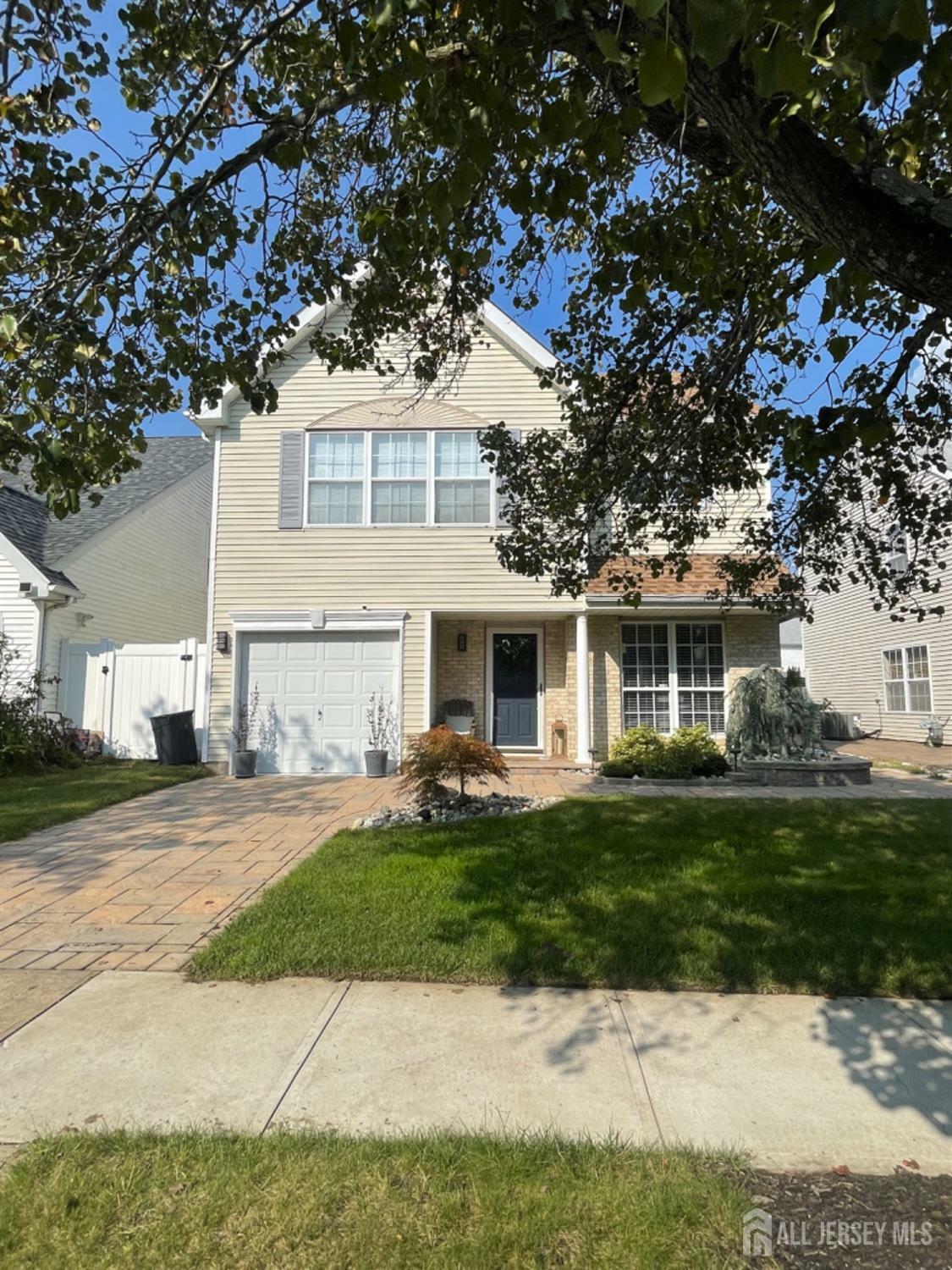 Property Photo:  43 Tall Oaks Court  NJ 08857 