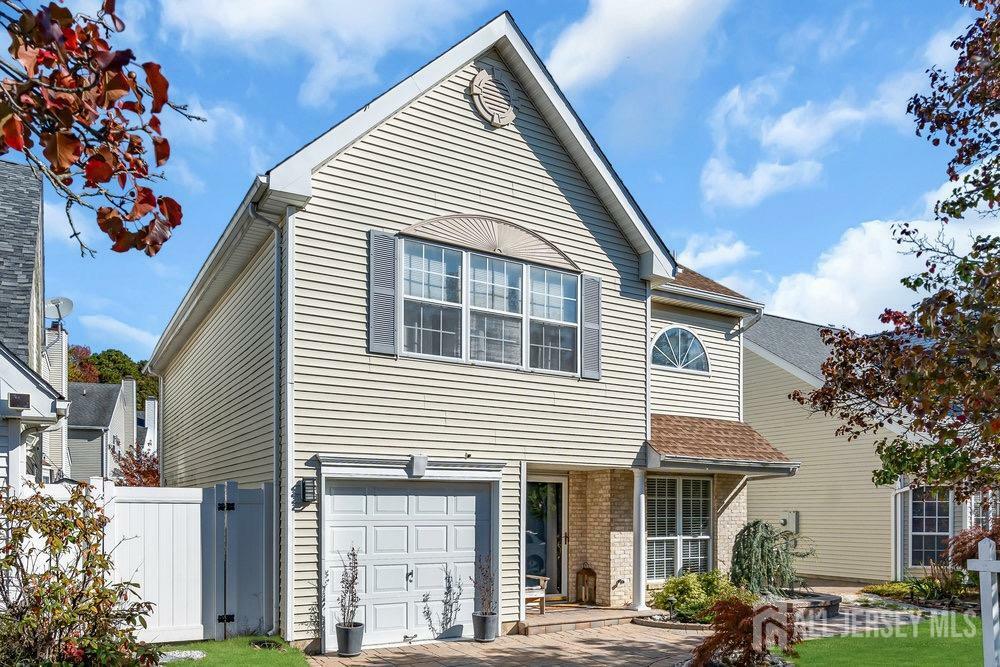 Property Photo:  43 Tall Oaks Court  NJ 08857 