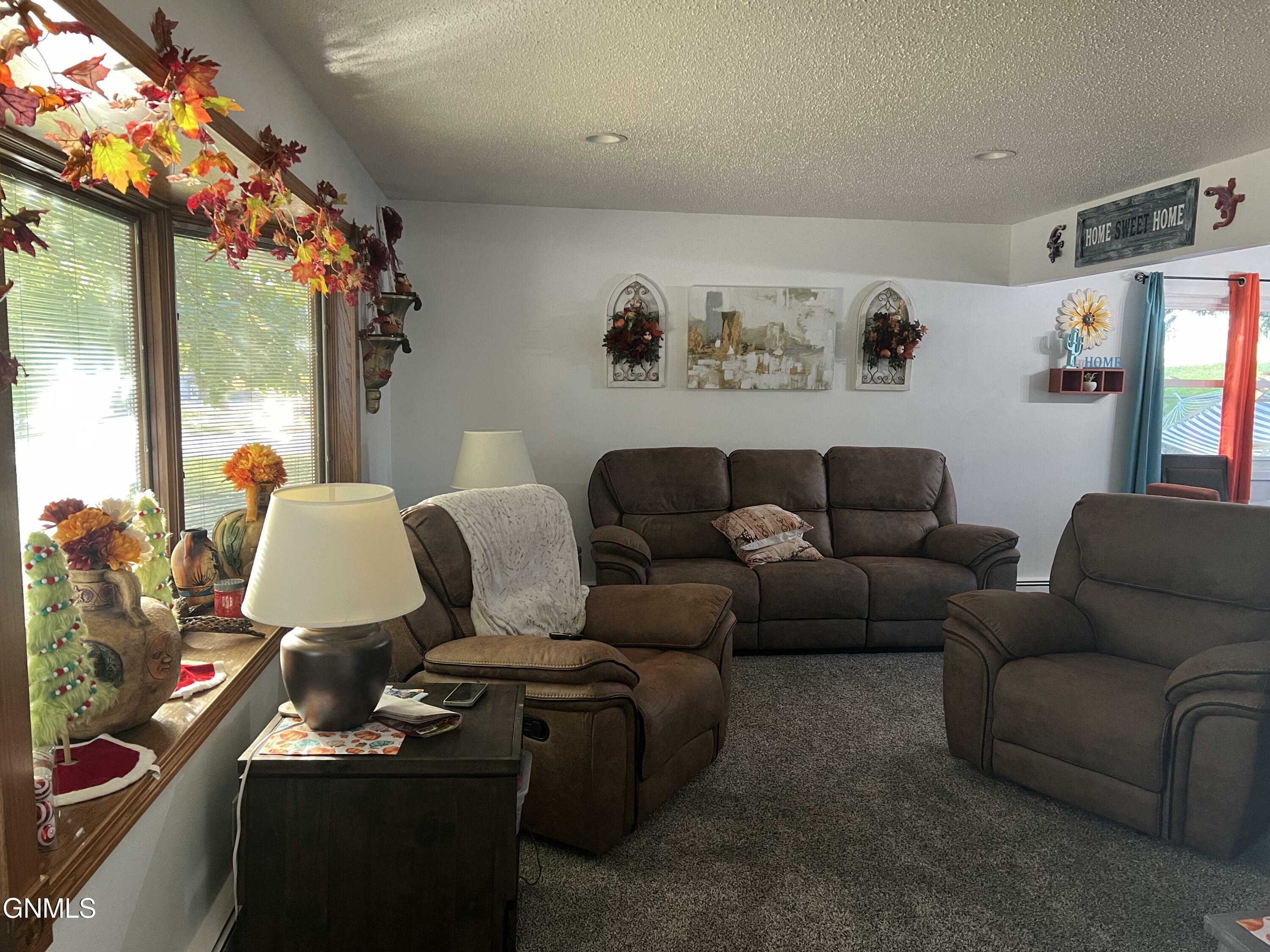 Property Photo:  616 W Turnpike Avenue  ND 58501 