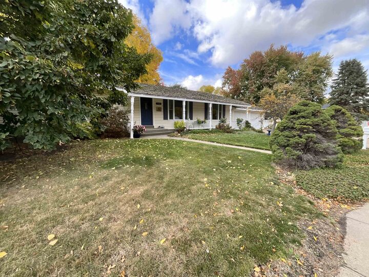 Property Photo:  820 S Gilman  NE 69101 