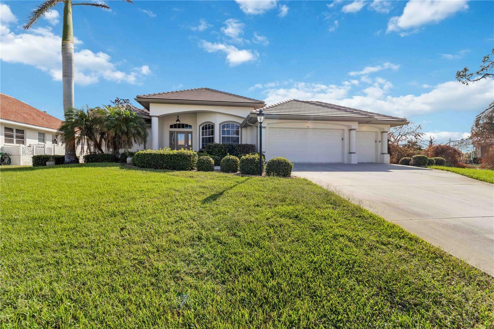 Property Photo:  19 Leeward Drive  FL 33946 