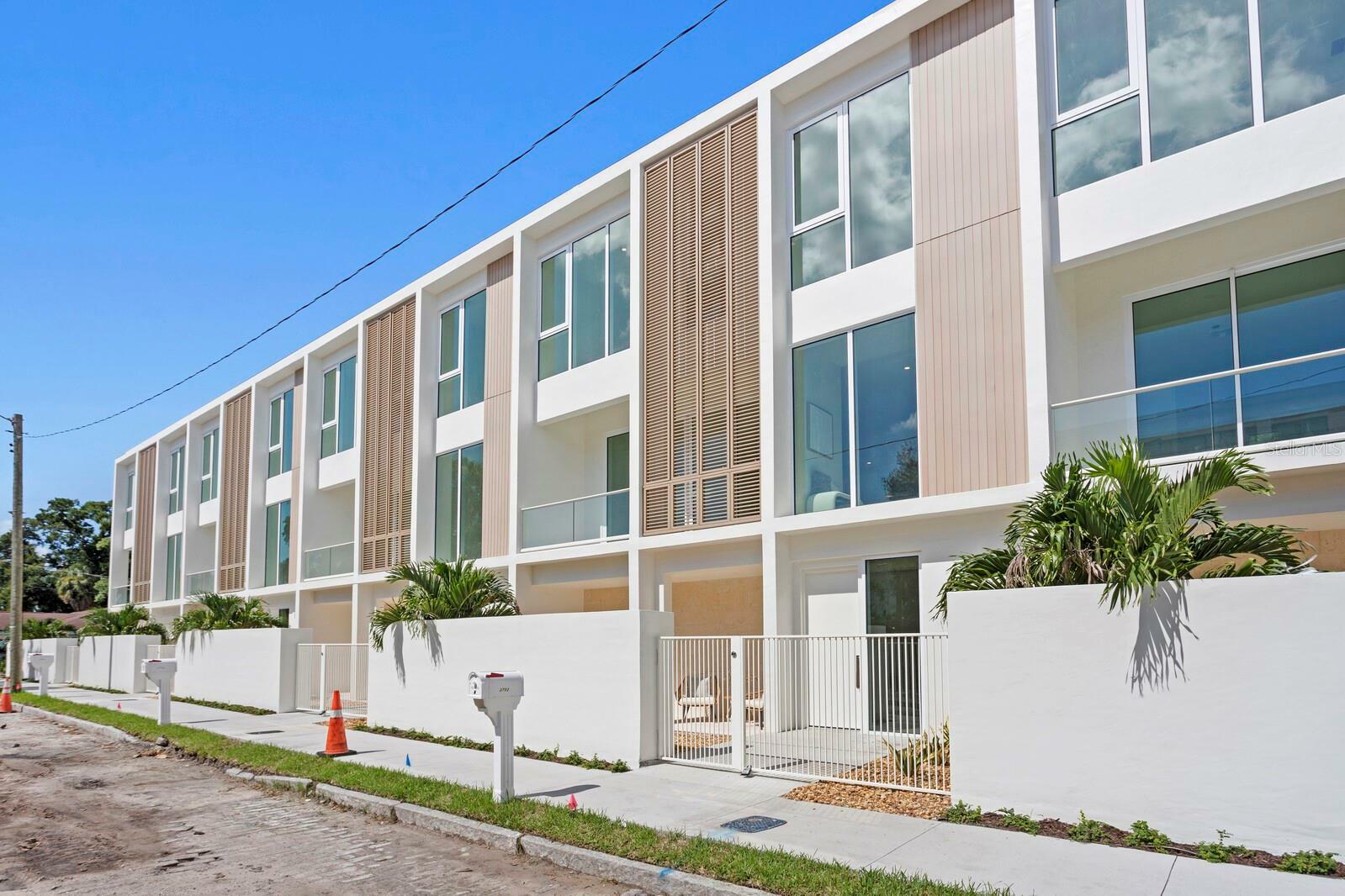 Property Photo: 2702 N Woodrow Avenue 1 FL 33602