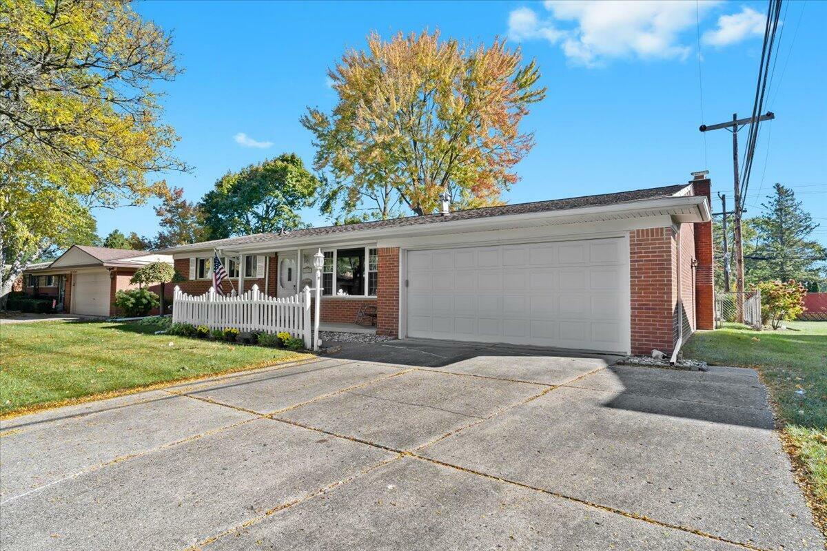 Property Photo:  15438 Golfview Street  MI 48154 