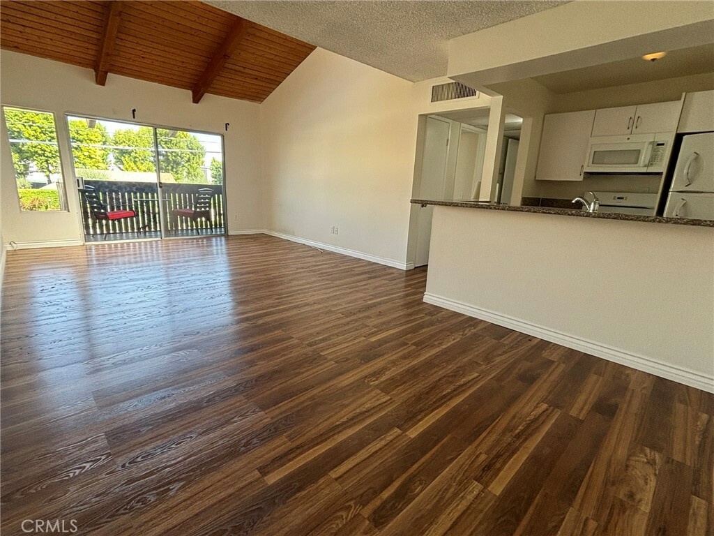 Property Photo:  18350 Hatteras Street 207  CA 91356 