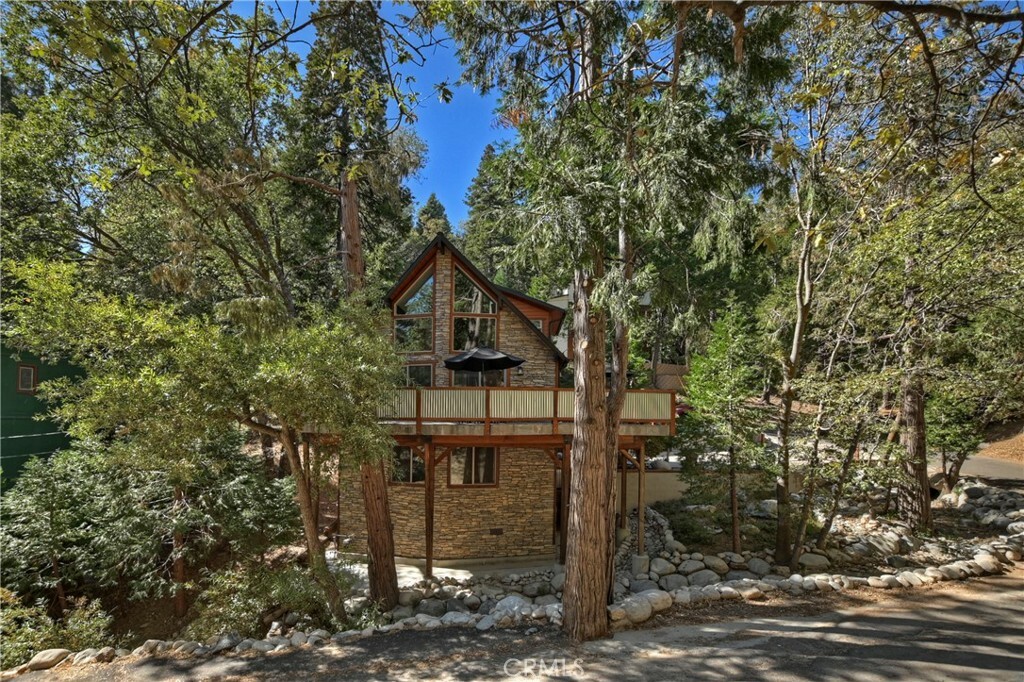 Property Photo:  385 Iris Drive  CA 92391 