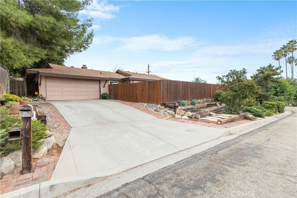 Property Photo:  5693 Dumbarton Avenue  CA 92404 