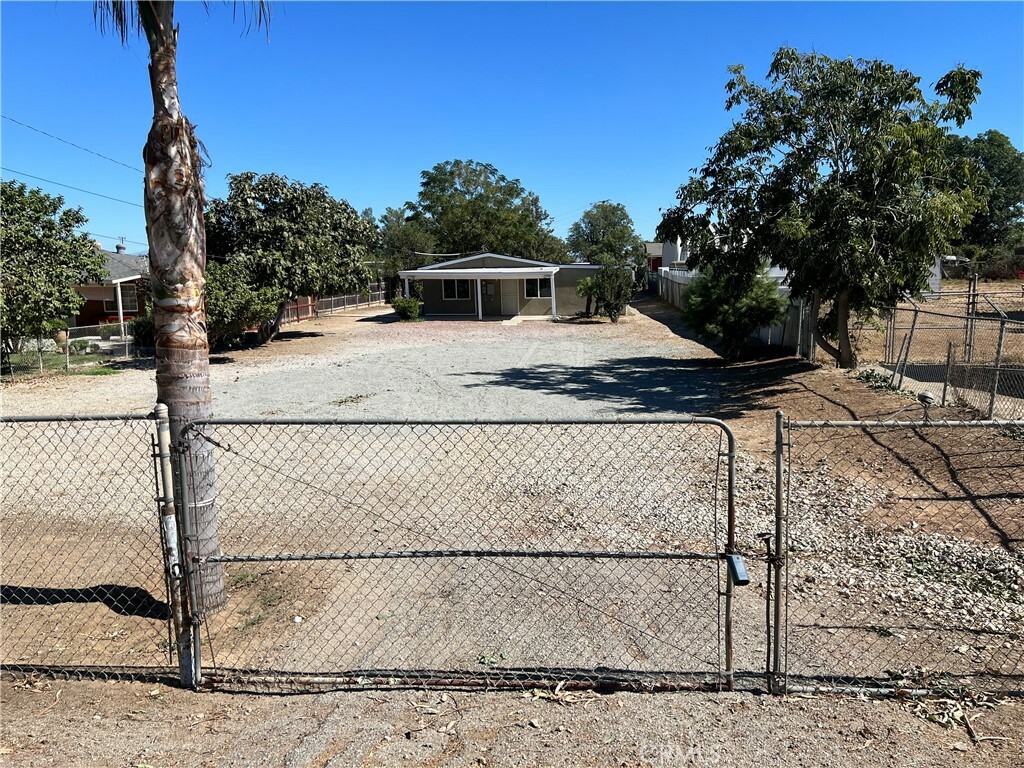 Property Photo:  6484 Etiwanda  CA 91752 