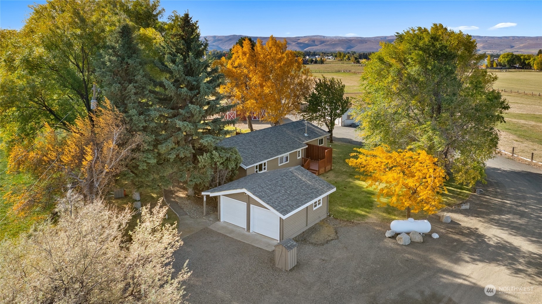 Property Photo:  2220 Game Farm Road  WA 98926 