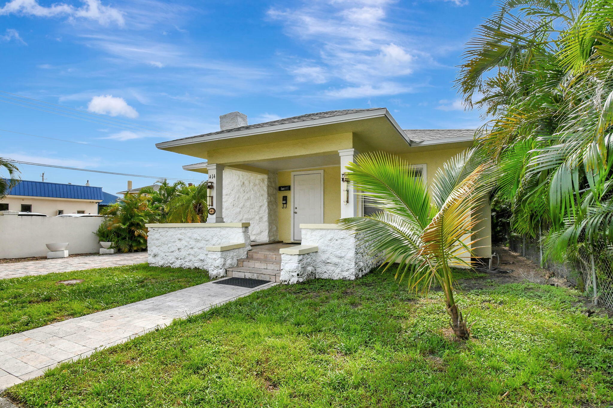 Property Photo:  414 Ardmore Road  FL 33401 