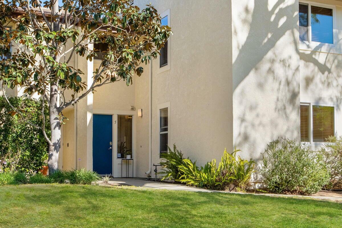 Property Photo:  415 W Gutierrez Street 5  CA 93101 