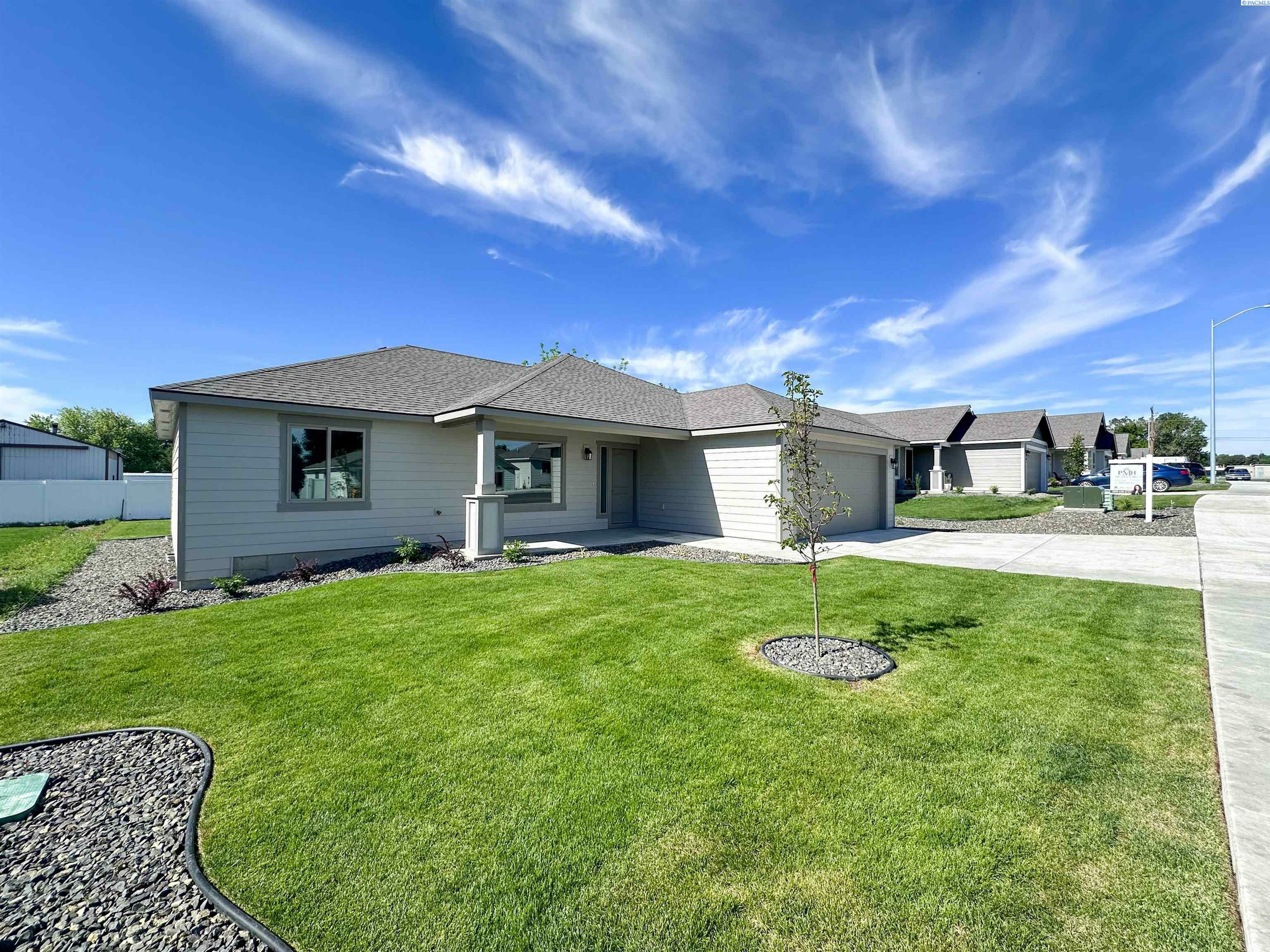 Property Photo:  94 E 22nd Pl  WA 99337 