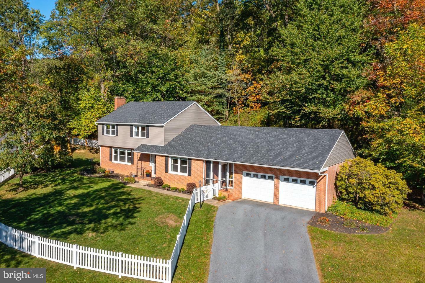 Property Photo:  2337 Woodwick Road  PA 17601 