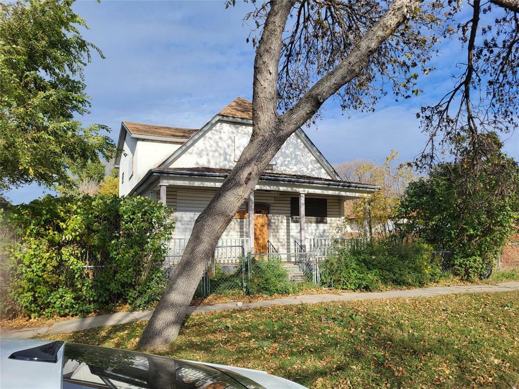 Property Photo:  681 Pritchard Avenue  MB R2W 2K6 