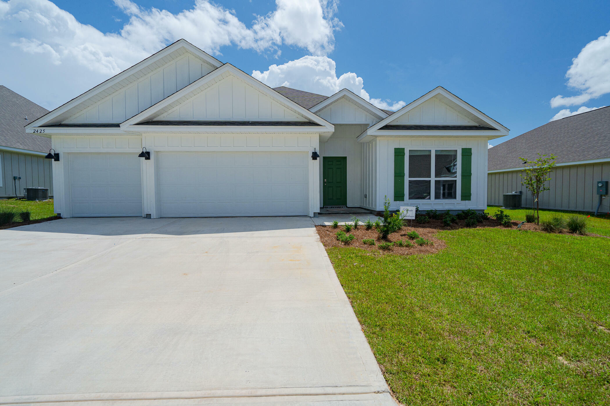 Property Photo:  2425 Dakota Way  FL 32536 