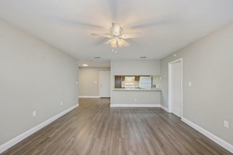 Property Photo:  613 Colonial Drive Apt 5  FL 32547 