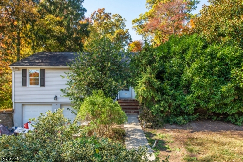 Property Photo:  27 Virginia Road  NJ 07045 