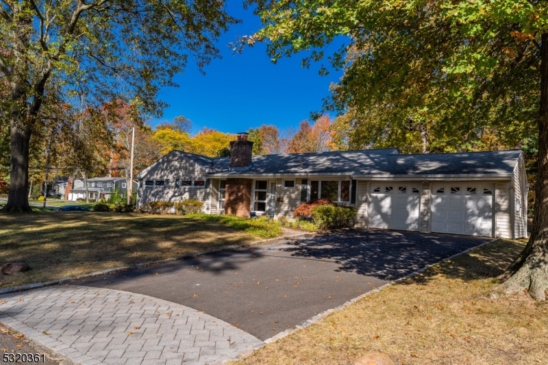 Property Photo:  6 Holly Glen Ln S  NJ 07922 