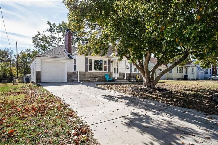 913 NE 42nd Terrace  Kansas City MO 64116 photo