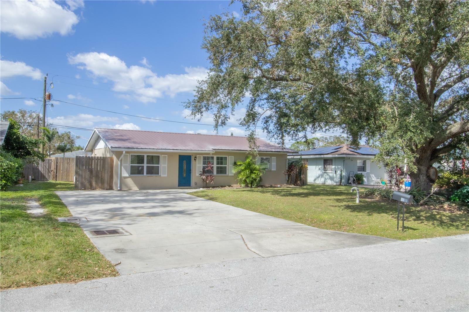 Property Photo:  2320 Amanda Drive  FL 34232 