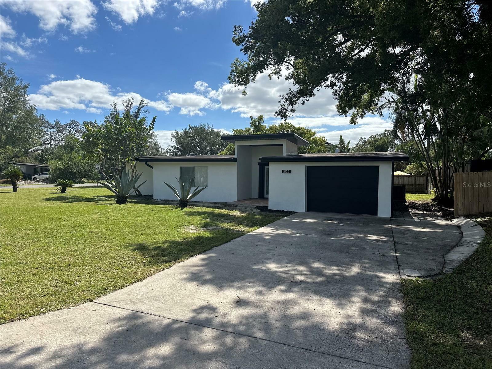 Property Photo:  2128 Sycamore Drive  FL 32789 