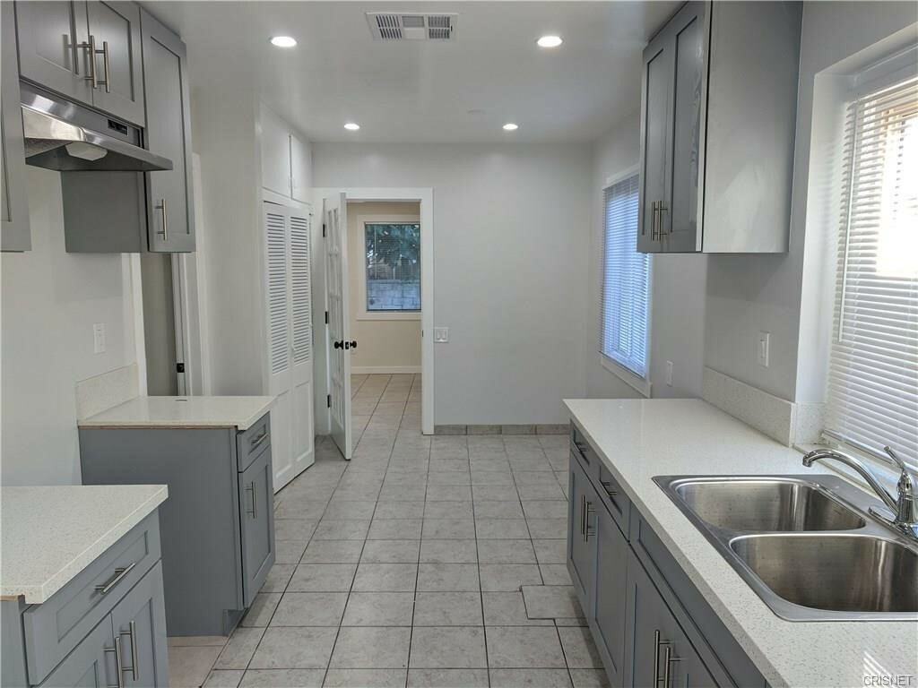 Property Photo:  13720 Leadwell Street  CA 91405 