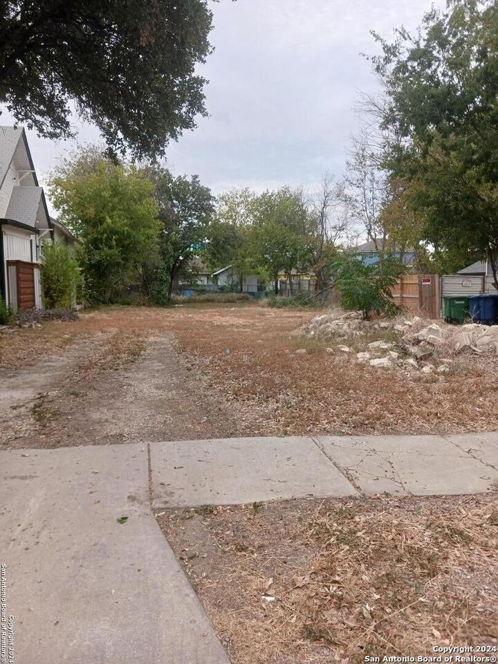 Property Photo:  530 E Whittier St  TX 78210 