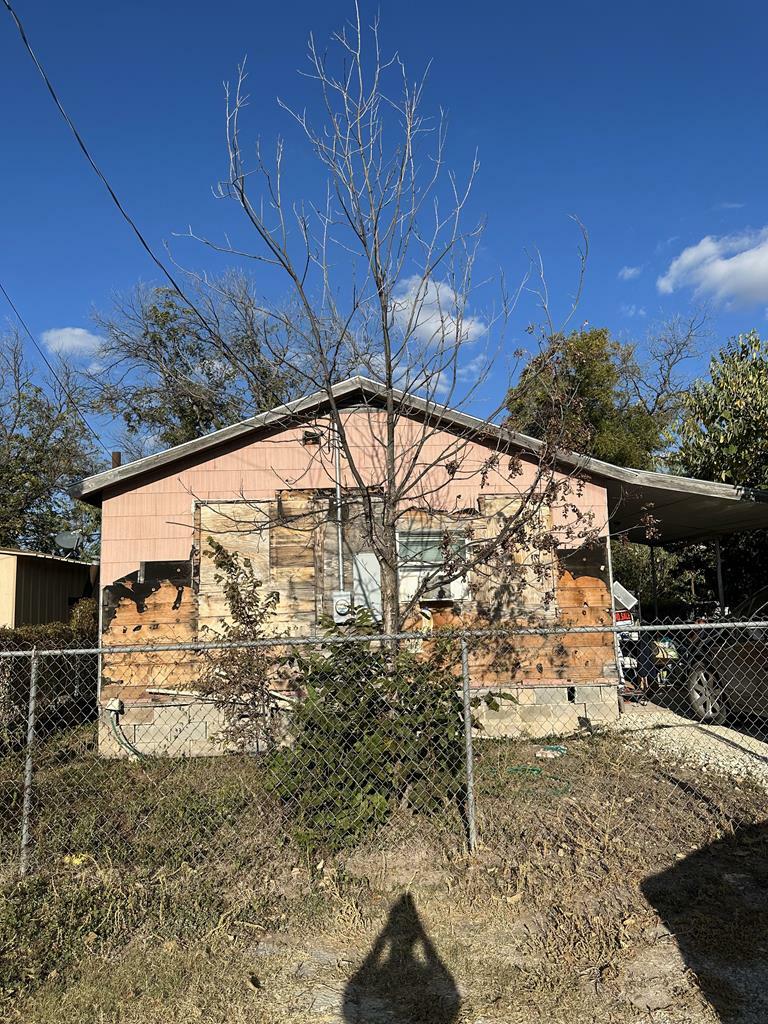 Property Photo:  708 Mesquite Ave  TX 76950 