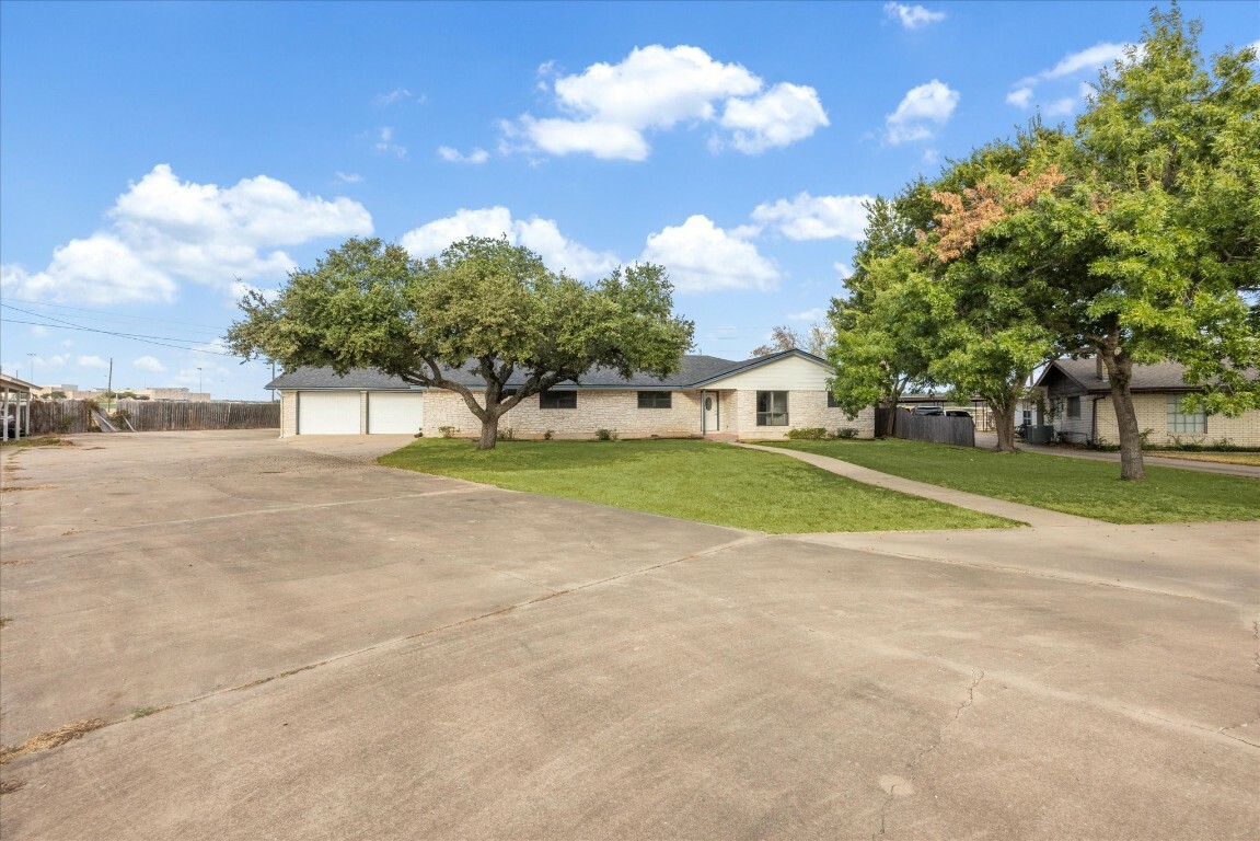 Property Photo:  312 Evergreen Street  TX 78611 