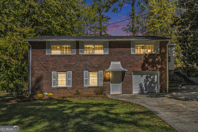 Property Photo:  2911 Allegro Drive NW  GA 30318 