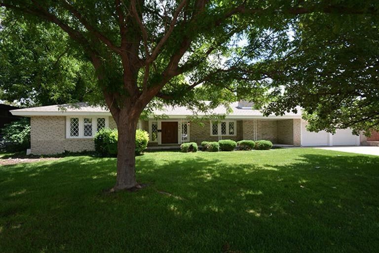 Property Photo: 908 N Davis Street KS 67846