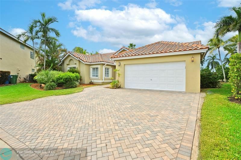 Property Photo:  1215 Balboa Ct  FL 33326 