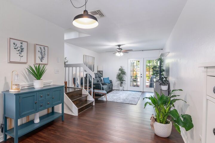 Property Photo:  809 SW 60th Terrace  FL 32607 