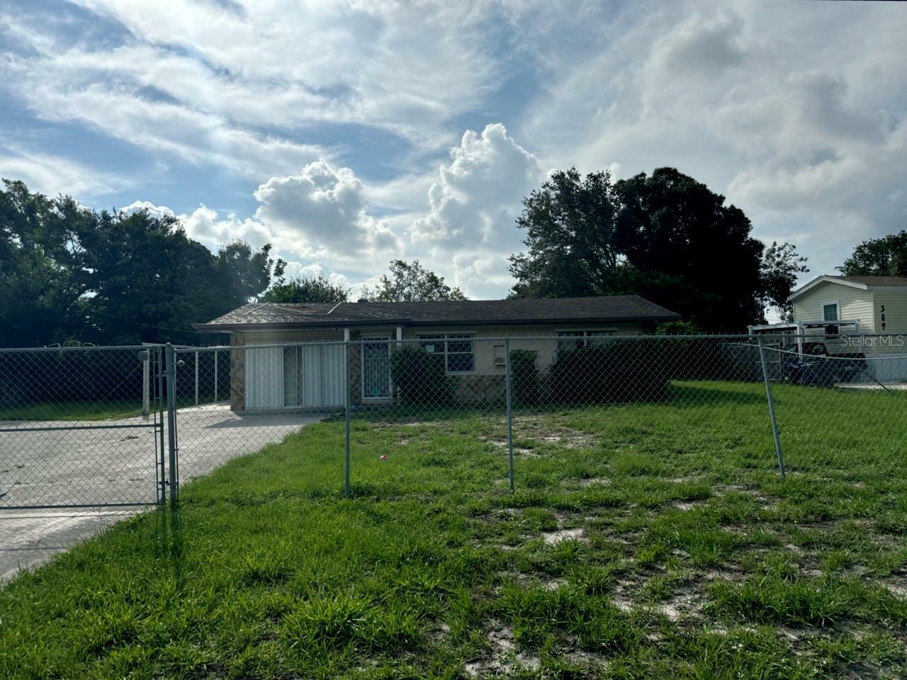 Property Photo: 308 Ravenna Street FL 34275