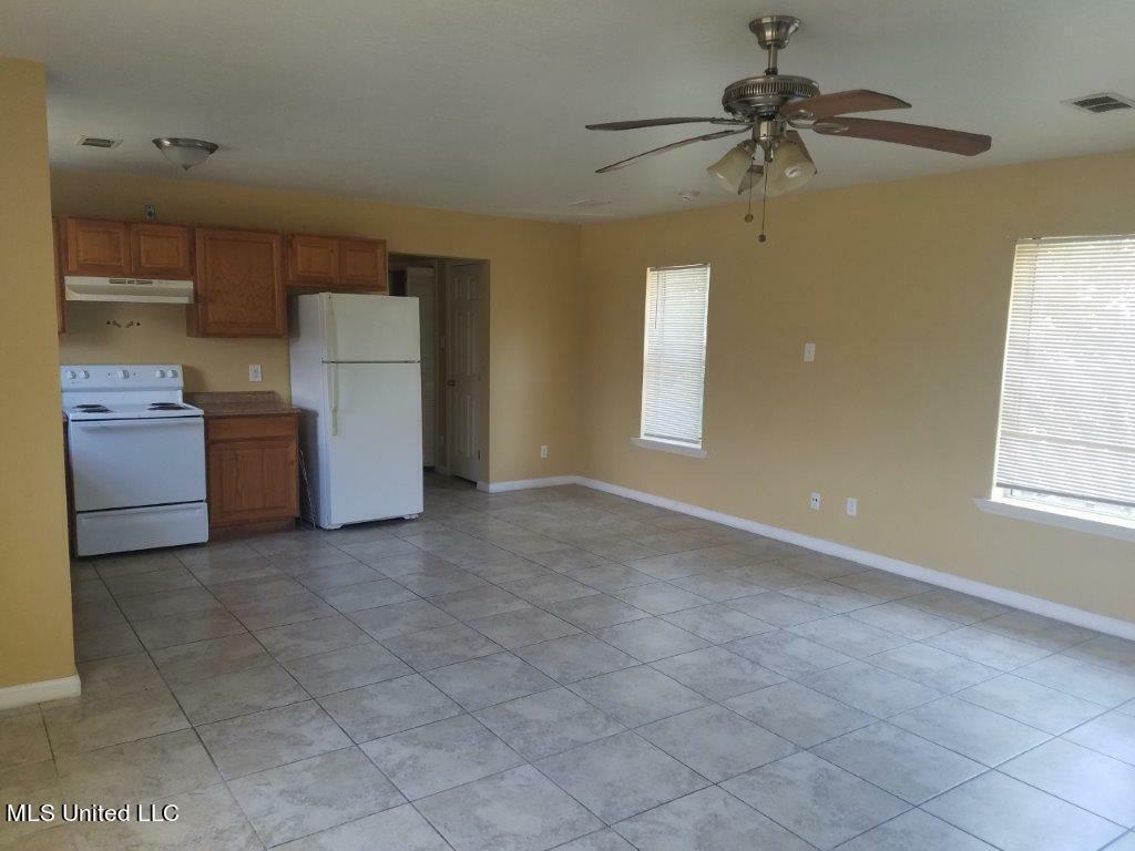 Property Photo:  265 Crawford Street  MS 39530 