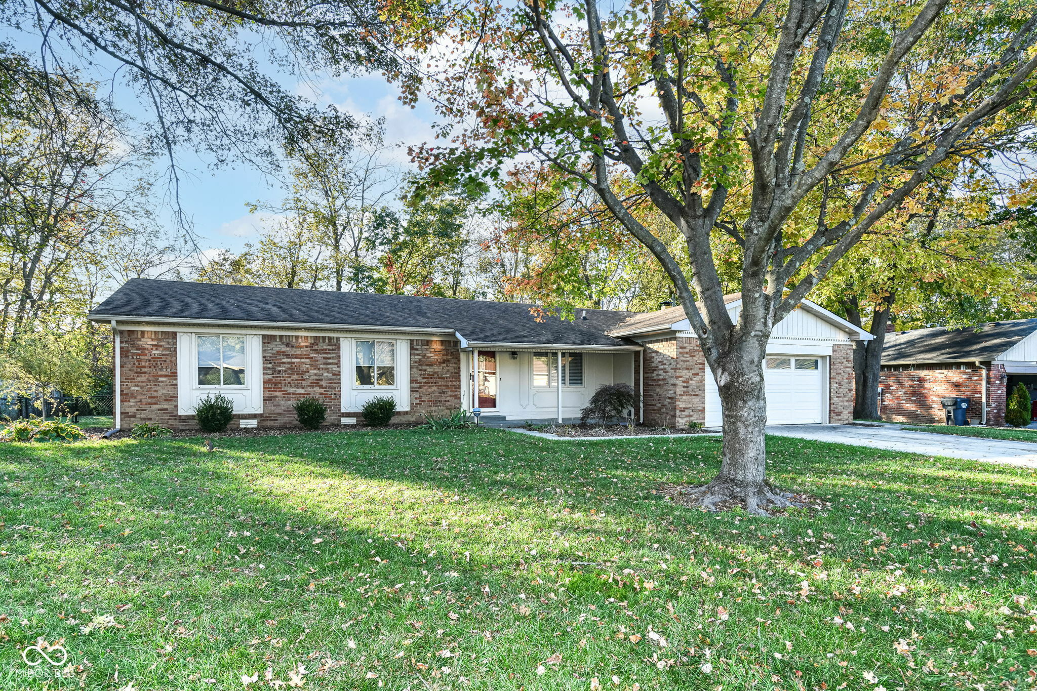 Property Photo:  400 S Serenity Way  IN 46142 