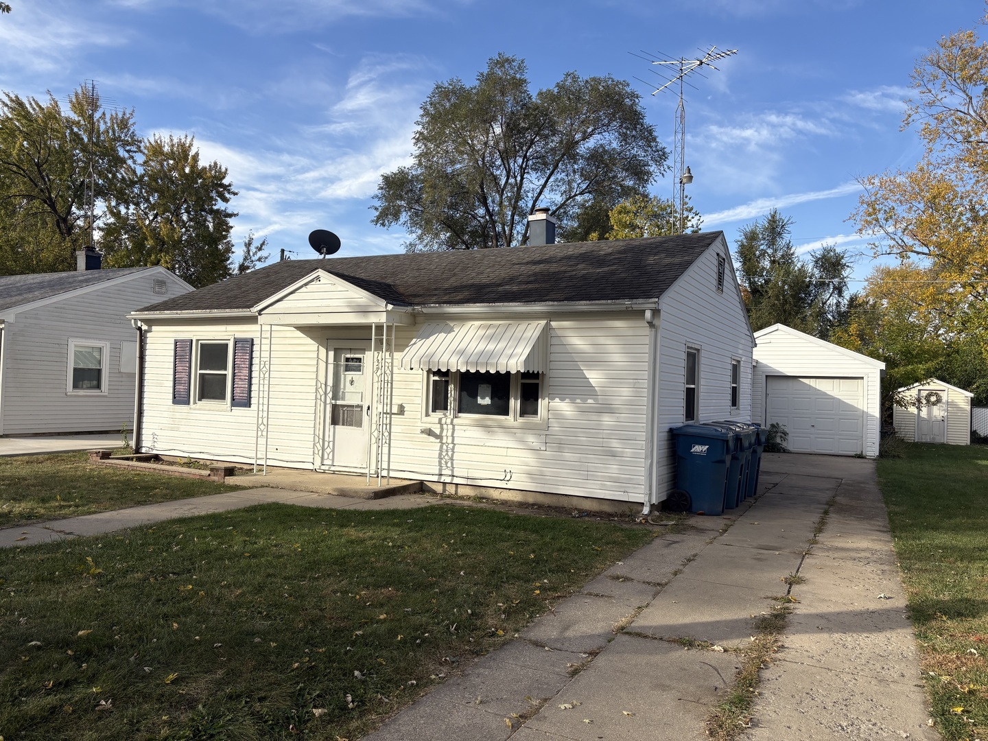 Property Photo:  739 N Webster Circle  IL 60901 