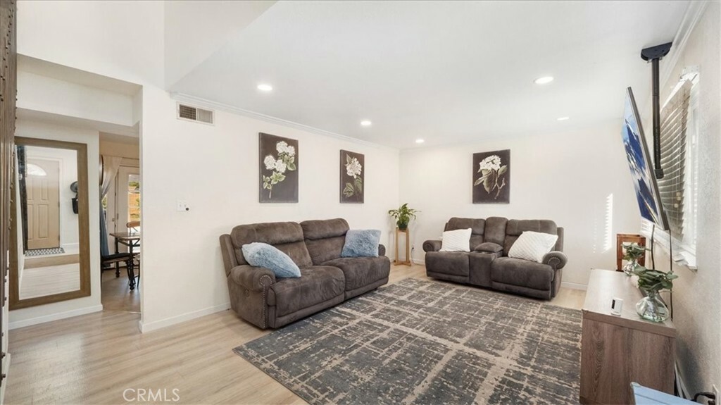 Property Photo:  1833 E 7th Street  CA 91764 