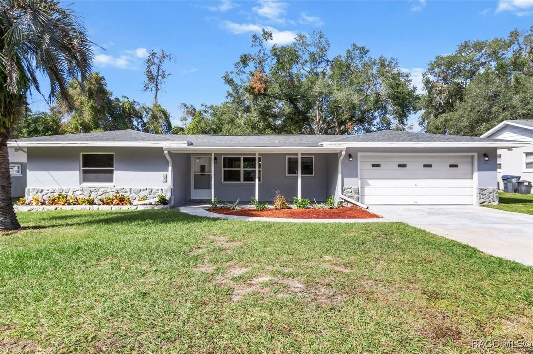 Property Photo:  735 Carnegie Drive  FL 34450 