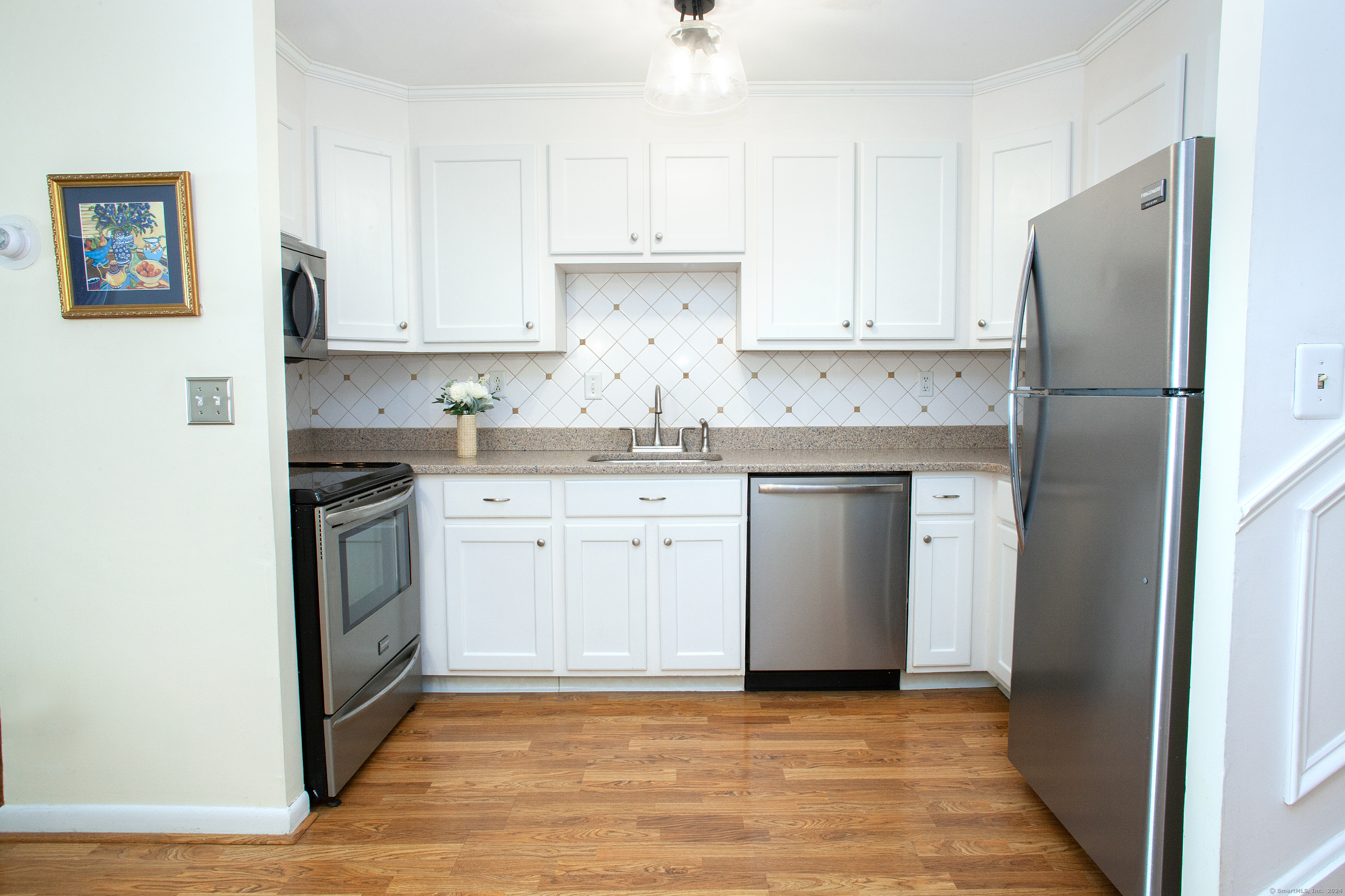 Property Photo:  50 East Hill Road Apt 3I  CT 06019 