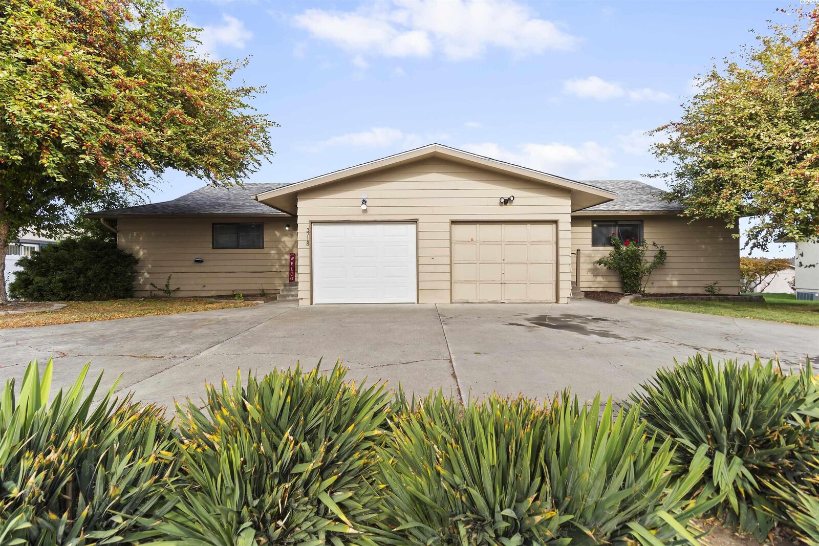 Property Photo:  3716-3718 W 17th Place  WA 99338 
