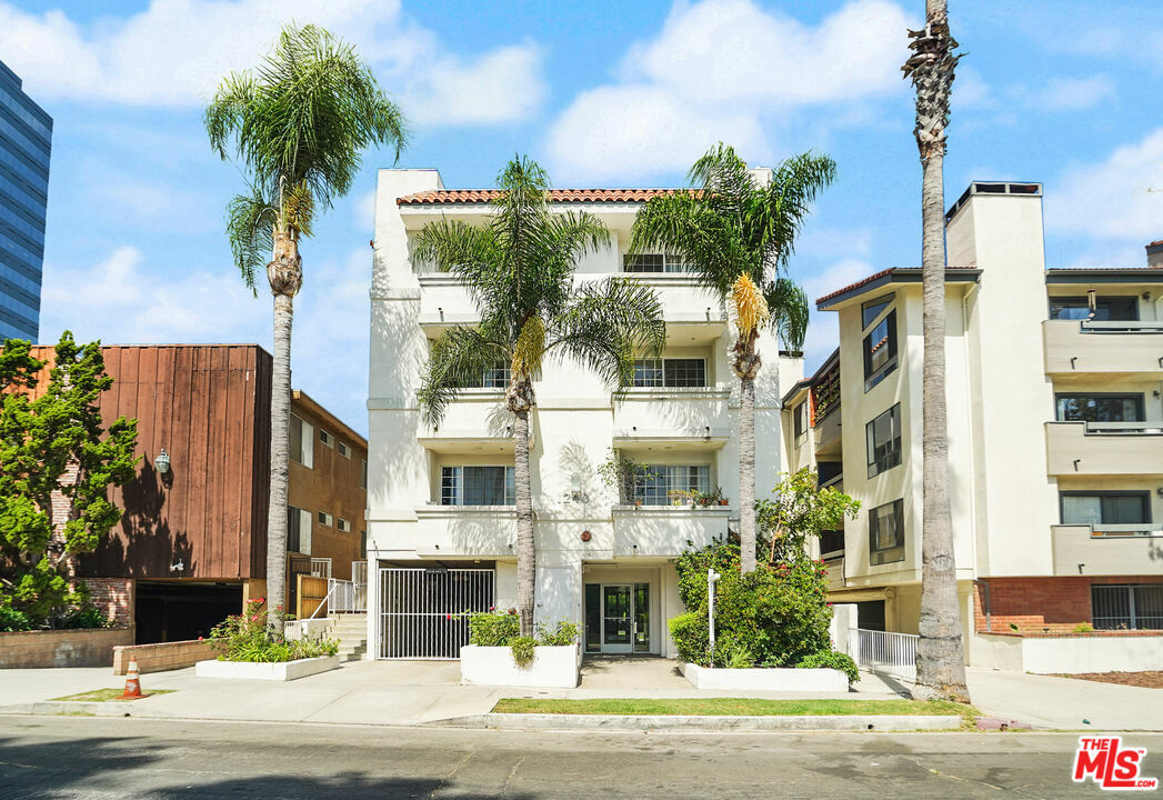 Property Photo:  1240   Amherst Ave 101  CA 90025 