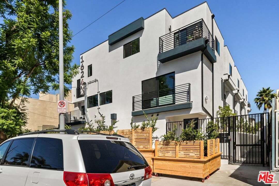 Property Photo:  1624 N Normandie Ave B  CA 90027 