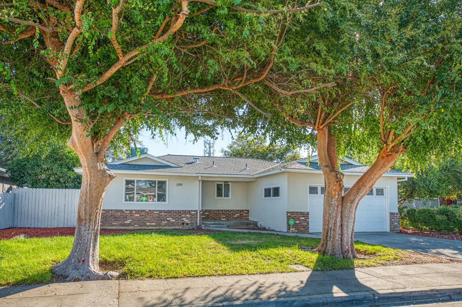 Property Photo:  2895 Fine Avenue  CA 93612 